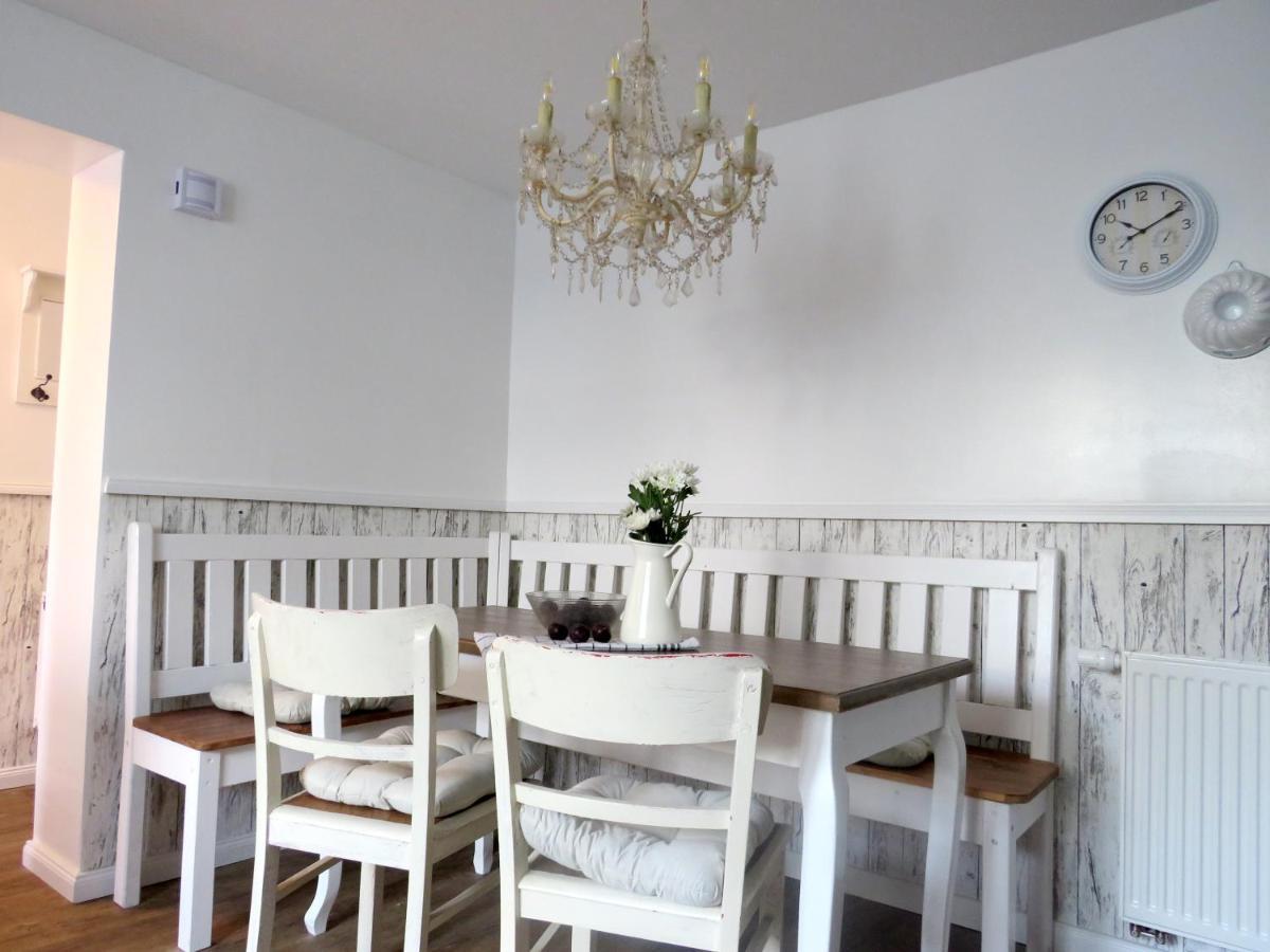 Gut Brueggen Apartment Kerpen  Bagian luar foto